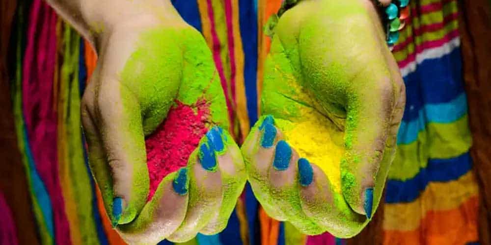 How to Remove Holi Colour from Nails